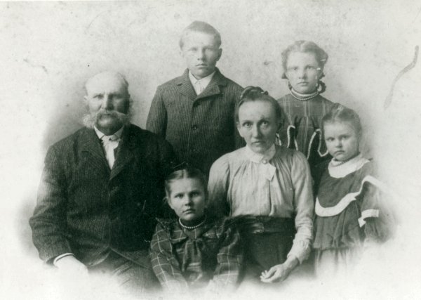 CHATFIELD Lewis Israel 1853-1935 family.jpg